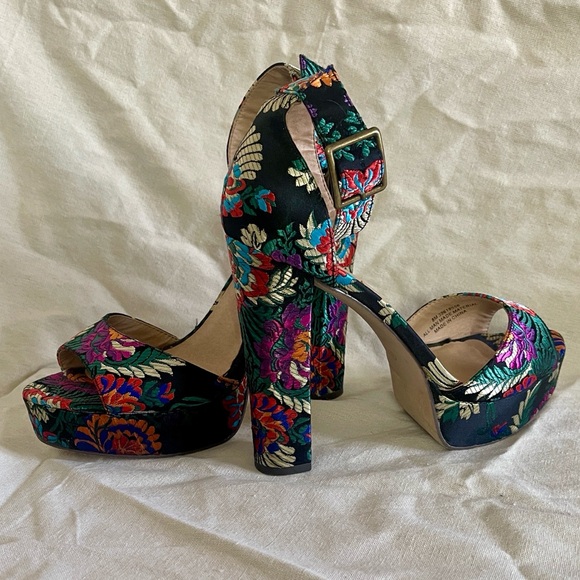 Floral Brocade Platform Heels by It’s women’s size 8 - Picture 13 of 13